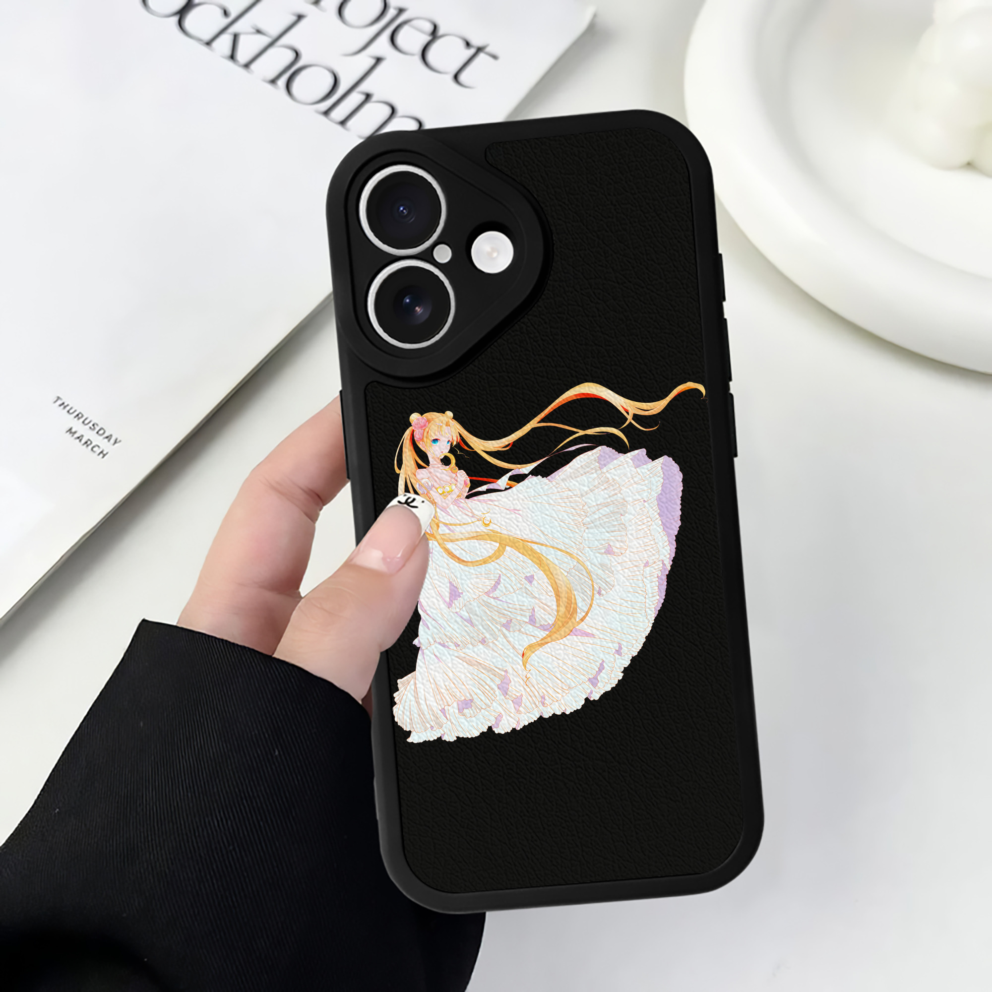 （画像用） 美少女戦士セーラームーン 愛野 美奈子 あいの みなこ Sailor Moon Aino Minako 【iPhone 16シリーズ対応】シリコンスマホケース（レザー調） 材質：シリコン
